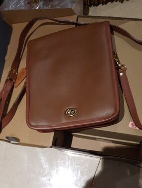Vintage EUC Genuine Tan Coach Leather Crossbody Bag Purse Shoulder Bag